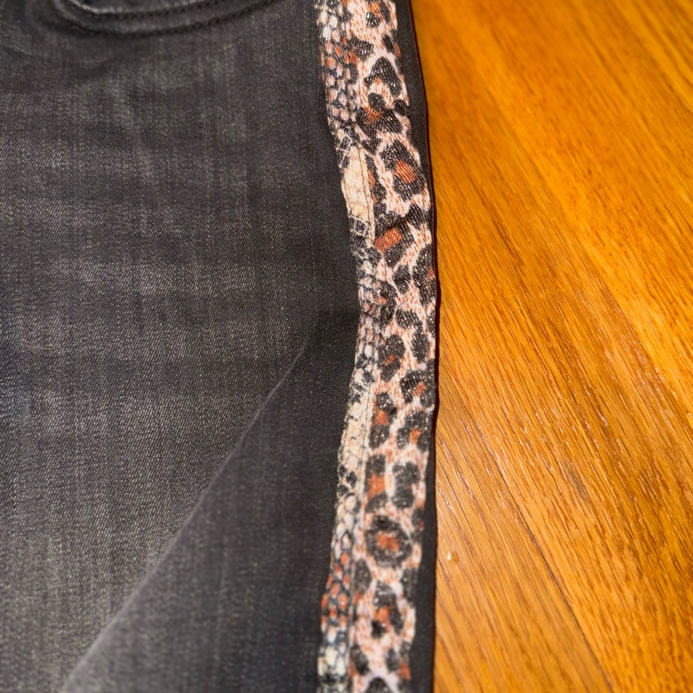 Black Skinny Jeans with Leopard-Trim Side Stripe - Picture 5 of 9